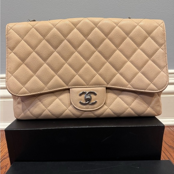 Chanel Jumbo Classic Flap, Amazing Condition! - Picture 1 of 8